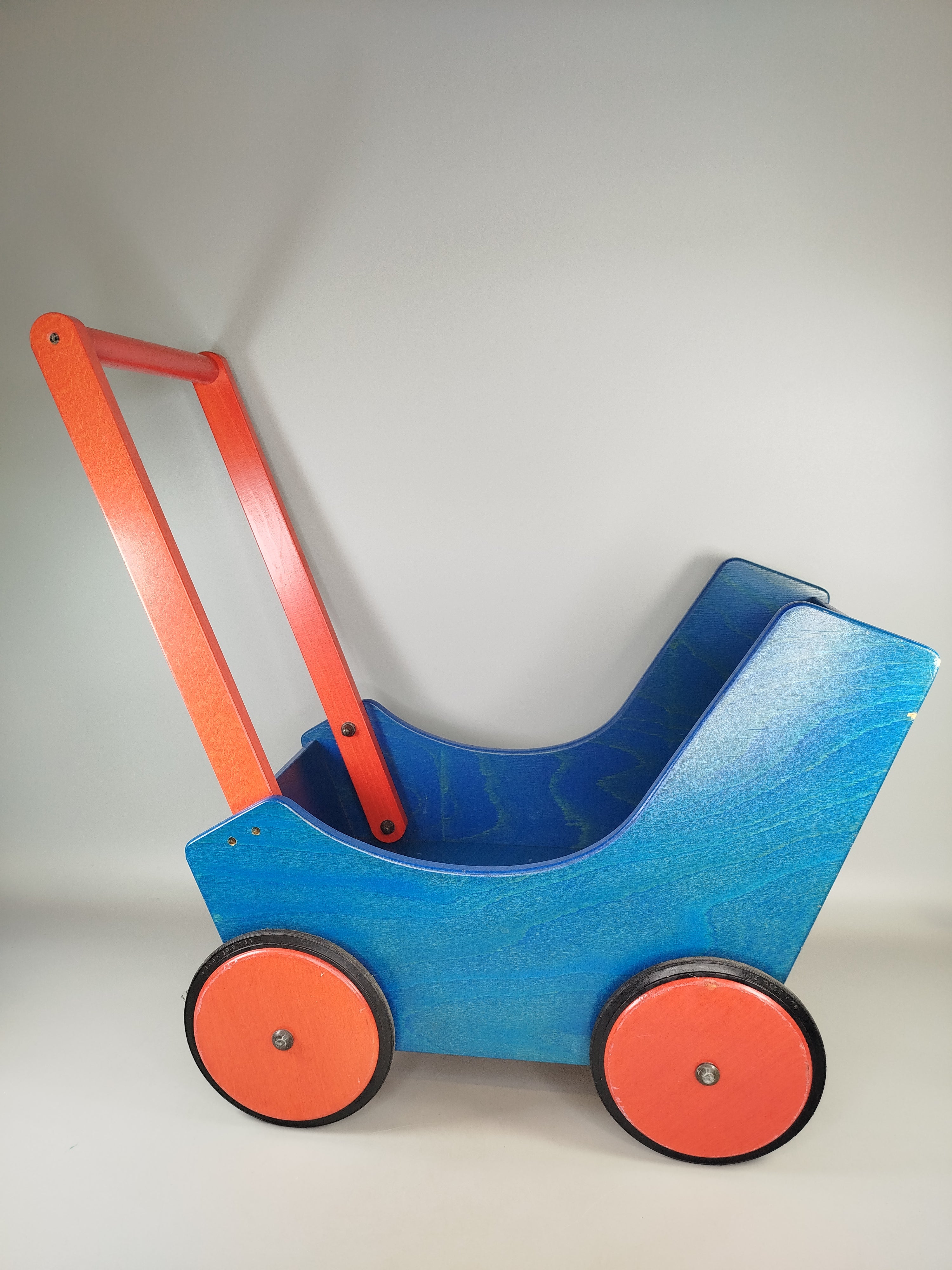 HABA Vintage Puppenwagen blau mit roten Rädern – stabiles Holzspielzeug
